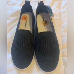 NWT Tommy Bahama black slip on shoes